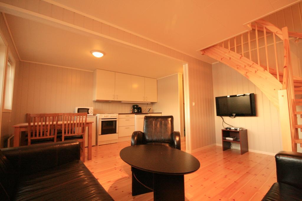 Sarnes Seaside Cabins Honningsvag Bagian luar foto